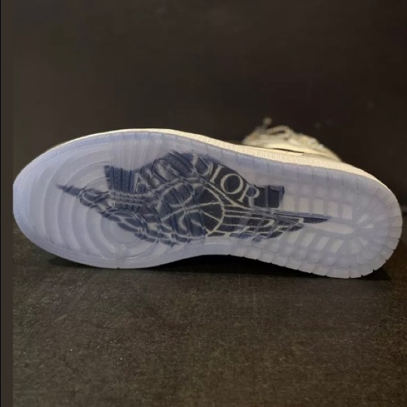 Jordan 1 Dior Size 10 - Picture 3 of 3